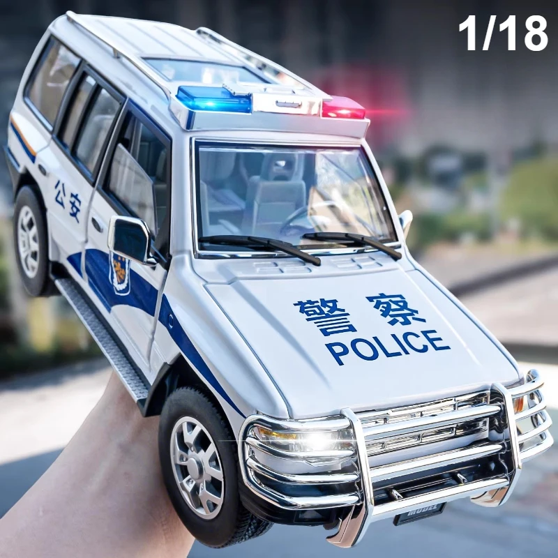 

1:18 Pajero Police Off Road Car Model Simulation Sound Light Children Metal Diecast Toy Vehicle Collection Gift