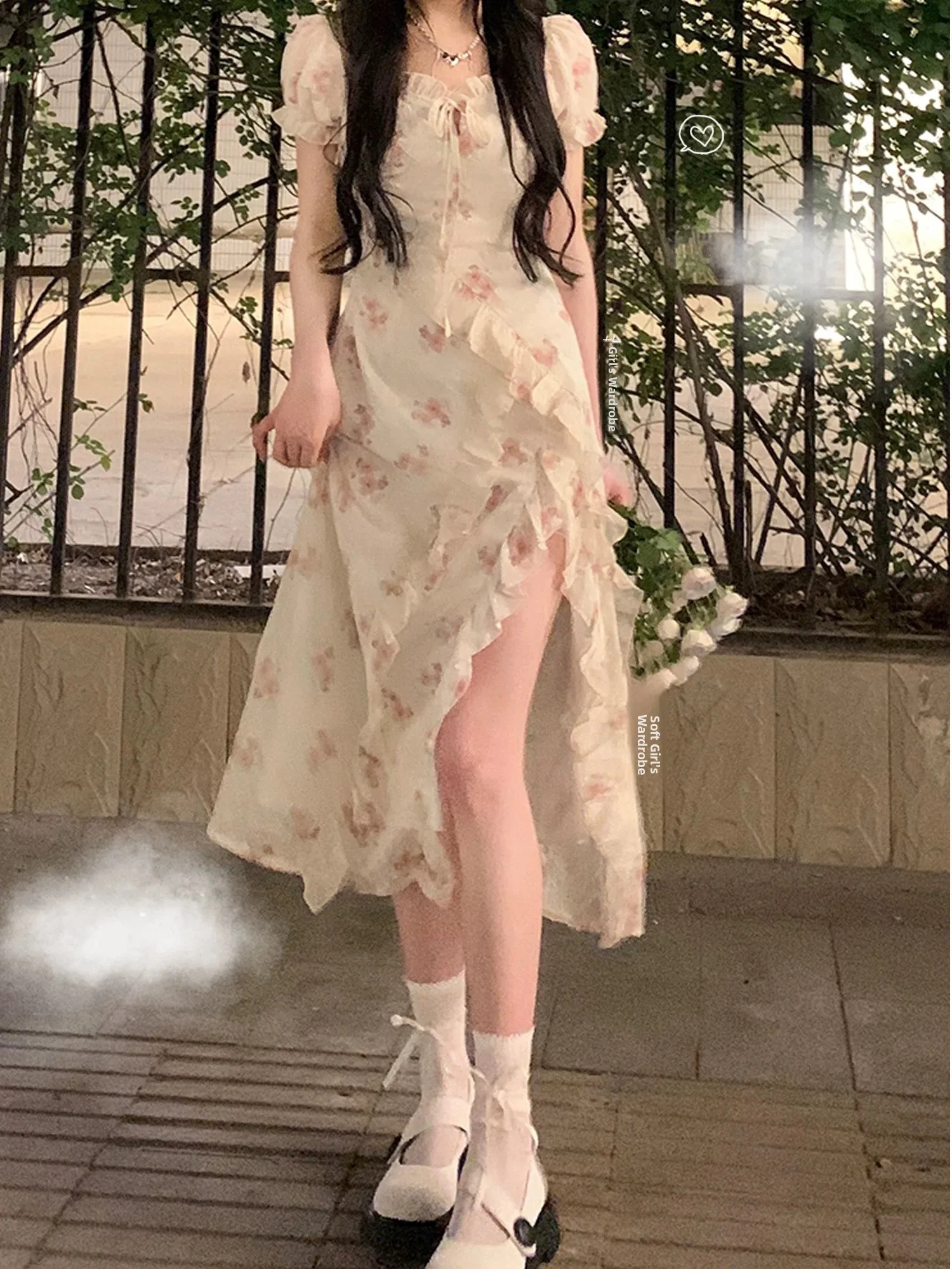 กระโปรงยาวลายดอกไม้ฤดูร้อน แต่งชายลูกไม้ สไตล์หวานละมุน เหมาะสำหรับใส่ไปเที่ยวทะเล คอเหลี่ยม