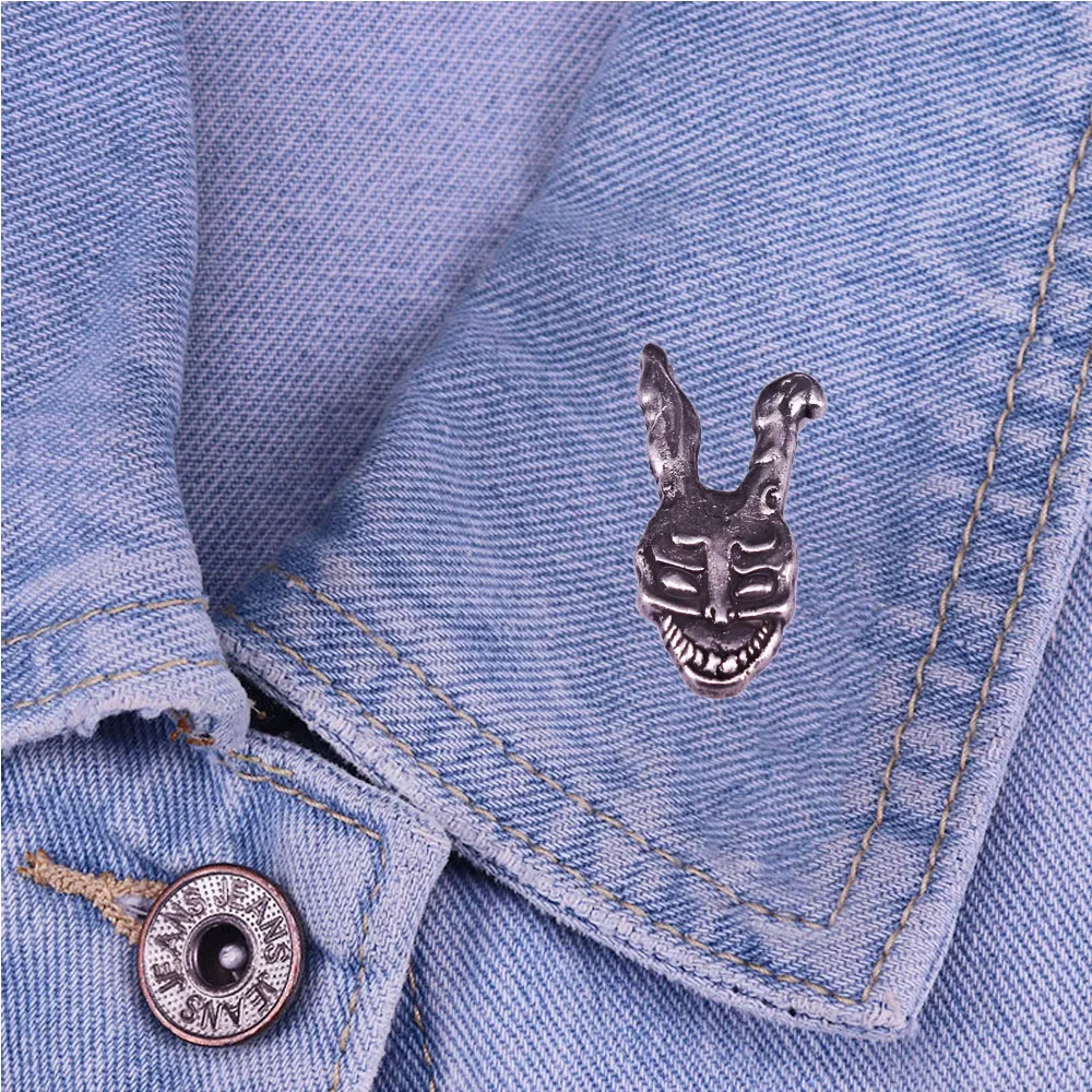 Donnie Darko Giant Rabbit Mask Brooch Scary Movie Peripheral Badge Halloween Costume Decoration Metal Pin Backpack Decoration