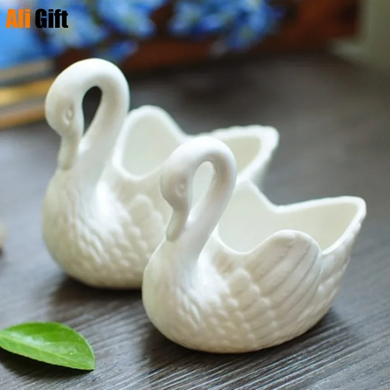 Beautiful Pottery White Little Swan Candlestick Mini Candle Holder Ceramic Ornaments Home Decoration Accessories