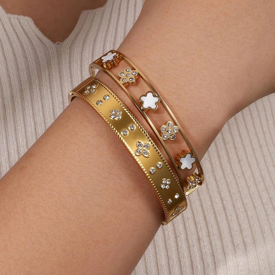 Retro Exquisite Flower Stainless Steel Bracelets Are Suitable For Women's Parties, Banquets, And Paired With Fashionable Jewelry