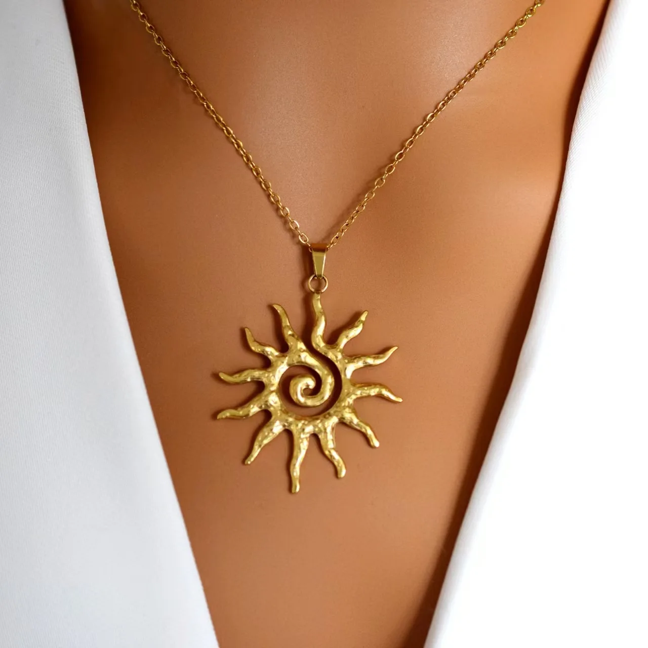 Stainless Steel Spiral Sun Pendant Necklace European and American Retro Fashion Jewelry Women Holiday Gifts