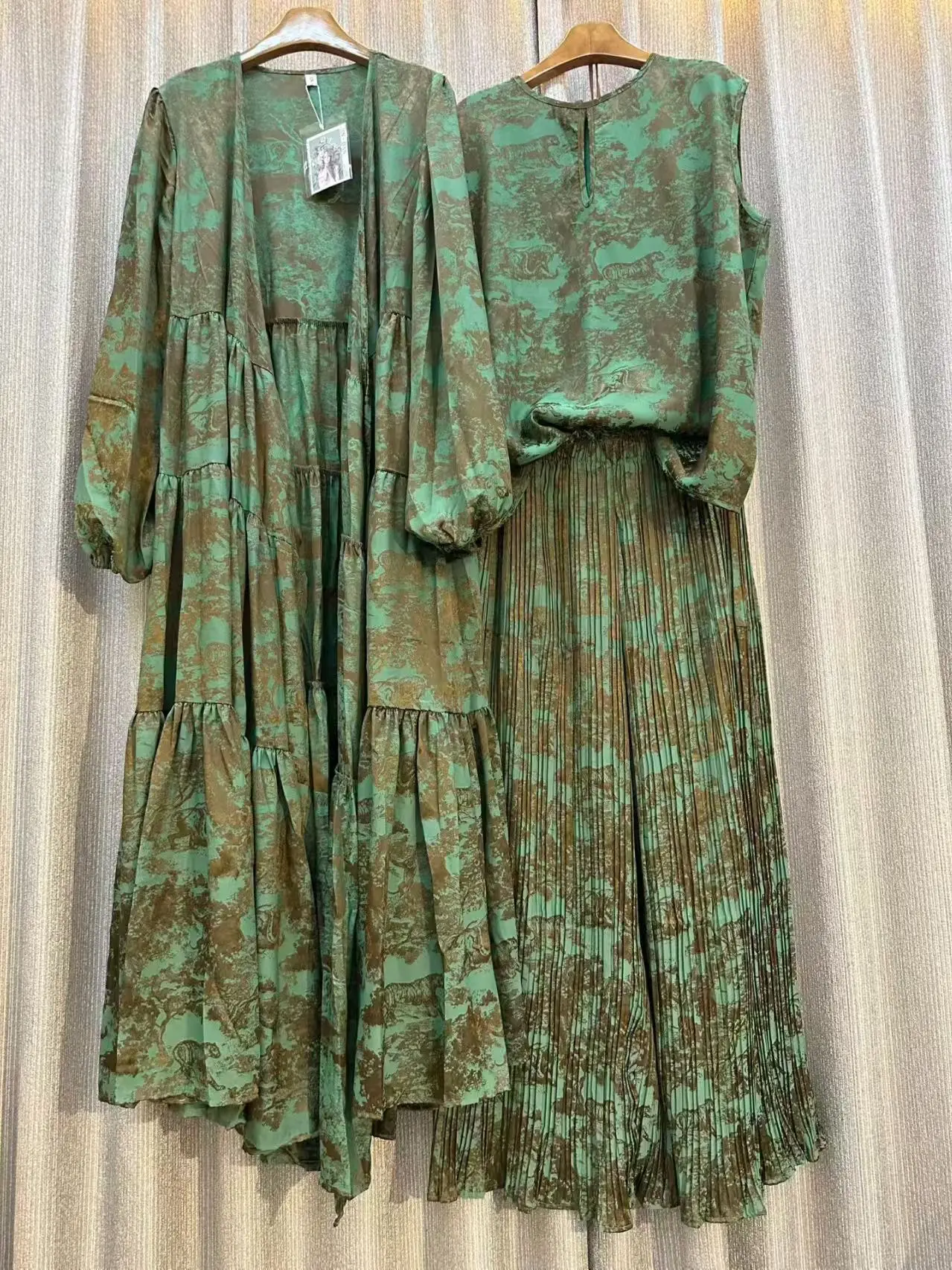 

Новый длинный кардиган в стиле ретро с геометрическим принтом + жилет, комплект из трех предметов для весенней женской одежды 2026, свободные брюки, платье, модный комплект