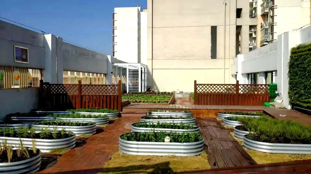 Floreira e mesa podem cultivar plantas e coisas como que