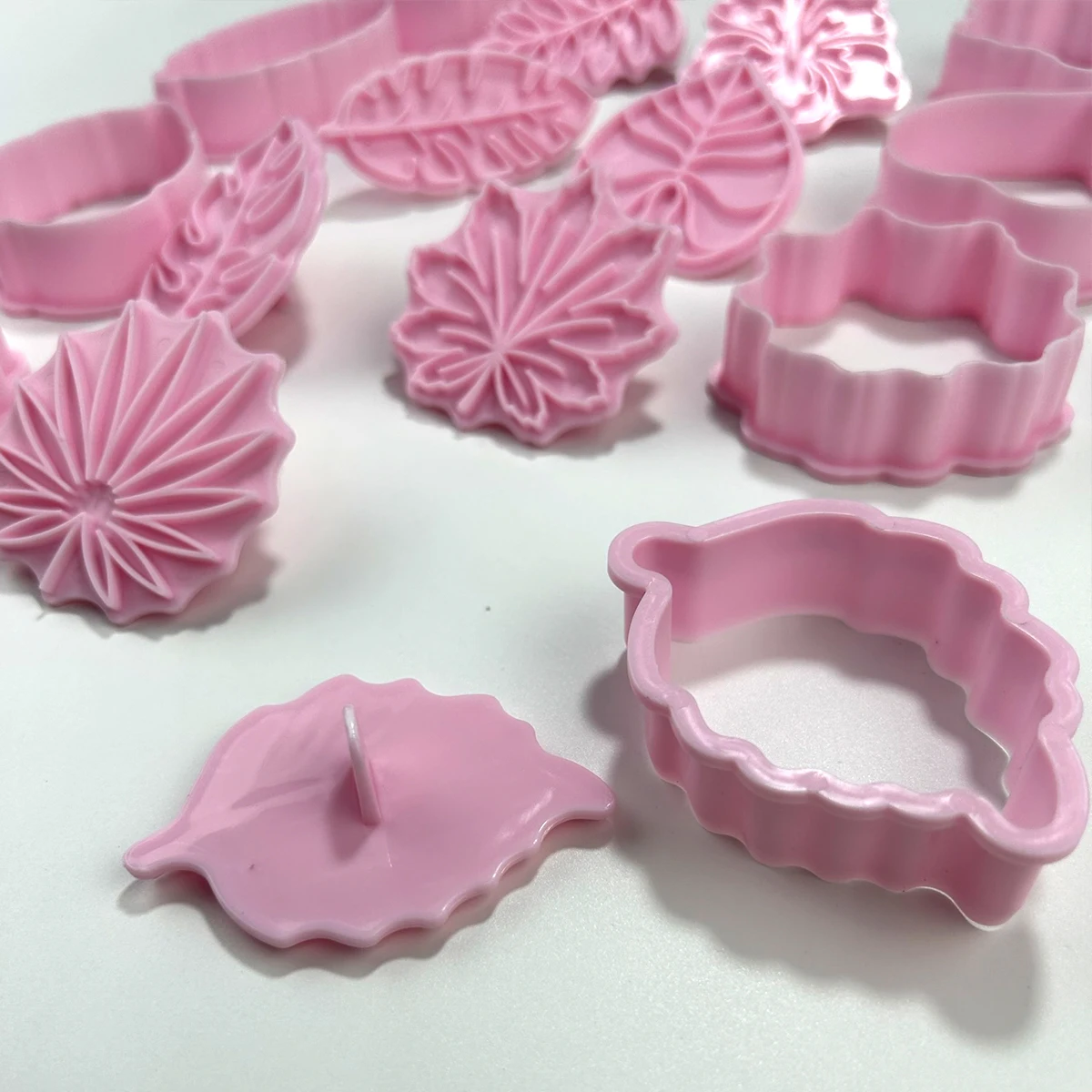 Cookies Cutter 8 Pieces Leaf Dough Stamp Plastic 3D Cartoon Pressable Biscuit Mold Confectionery Baking Pastry Bakeware