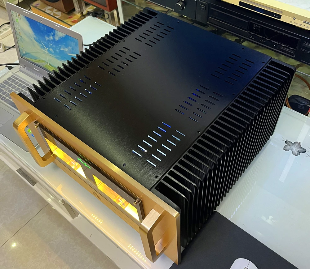 Reference Accuphase AM-200 high power Class A  Fully balanced amplifier HiFi high end vu meter amp