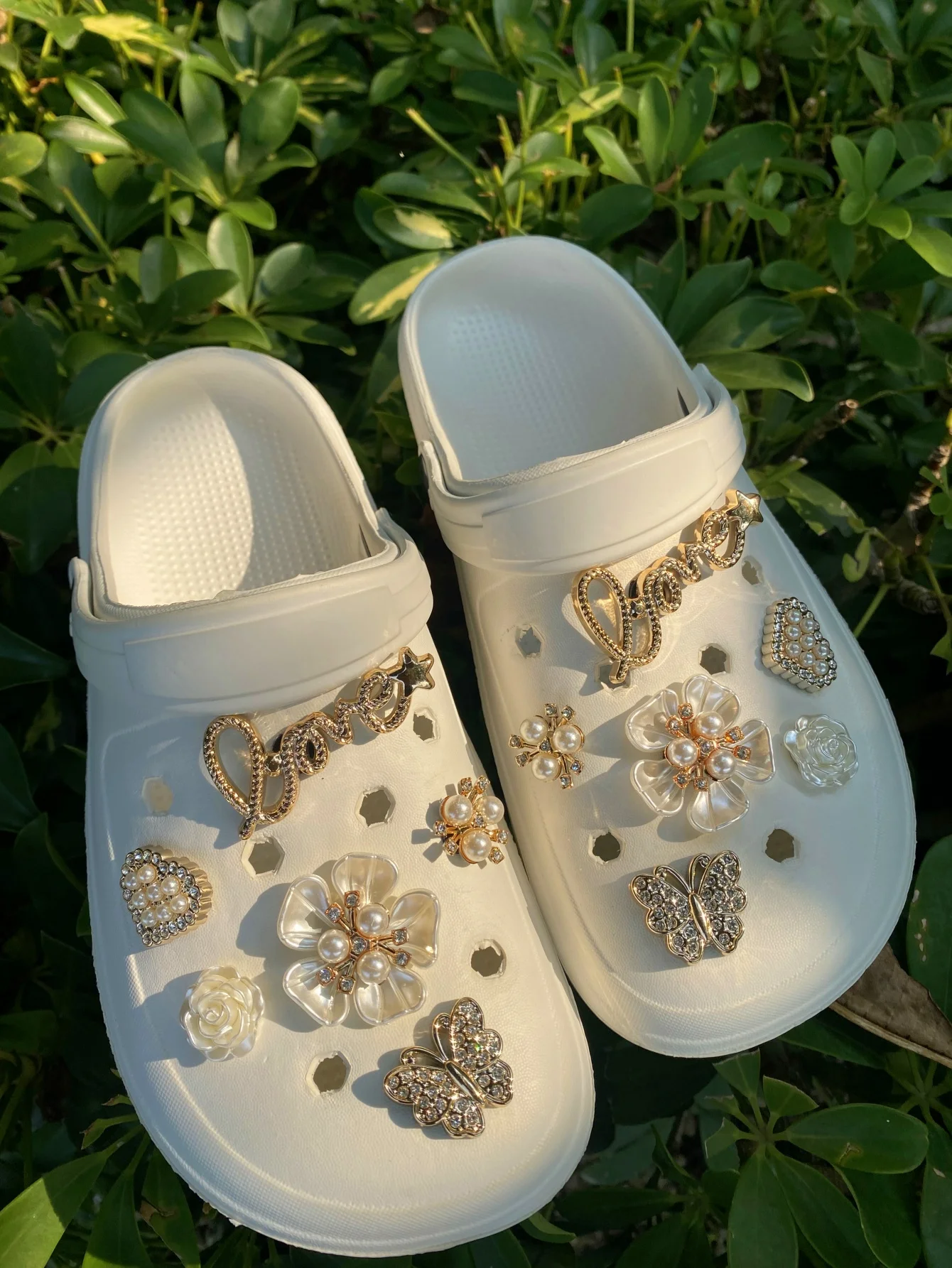 12 golden camellia love butterfly heart rose ABS resin shoe buckles, DIY decorative items, suitable for women's sandals, slipper