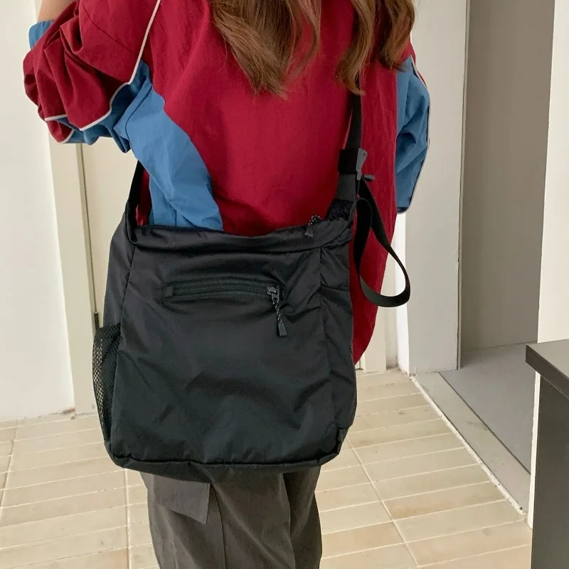 2026 Autumn/winter New Lightweight Nylon Crossbody Bag For Men And Women Outdoor Sports Waterproof Shoulder Bag Commuter