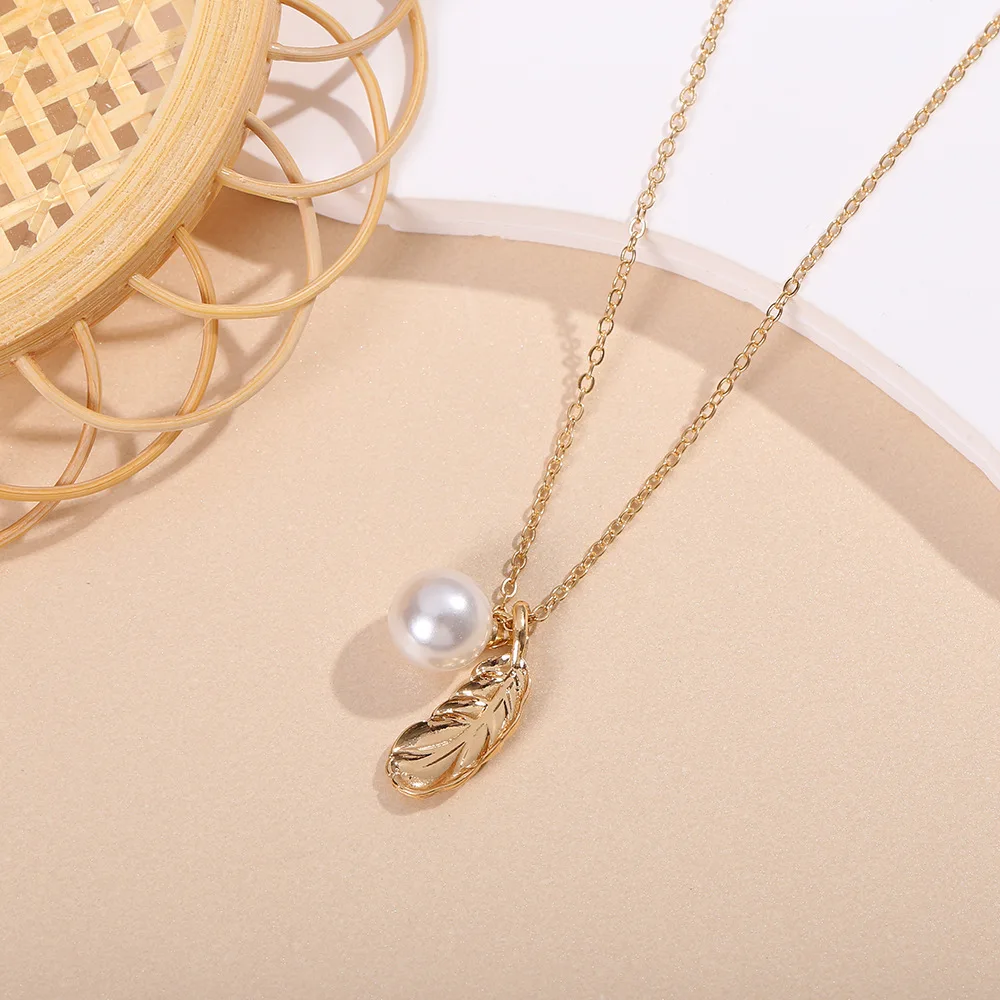 New Gold Feather Pearl Light Luxury Versatile Neckchain Collar Chain Necklace Female Jewelry Wholesale And Retail Mainland China