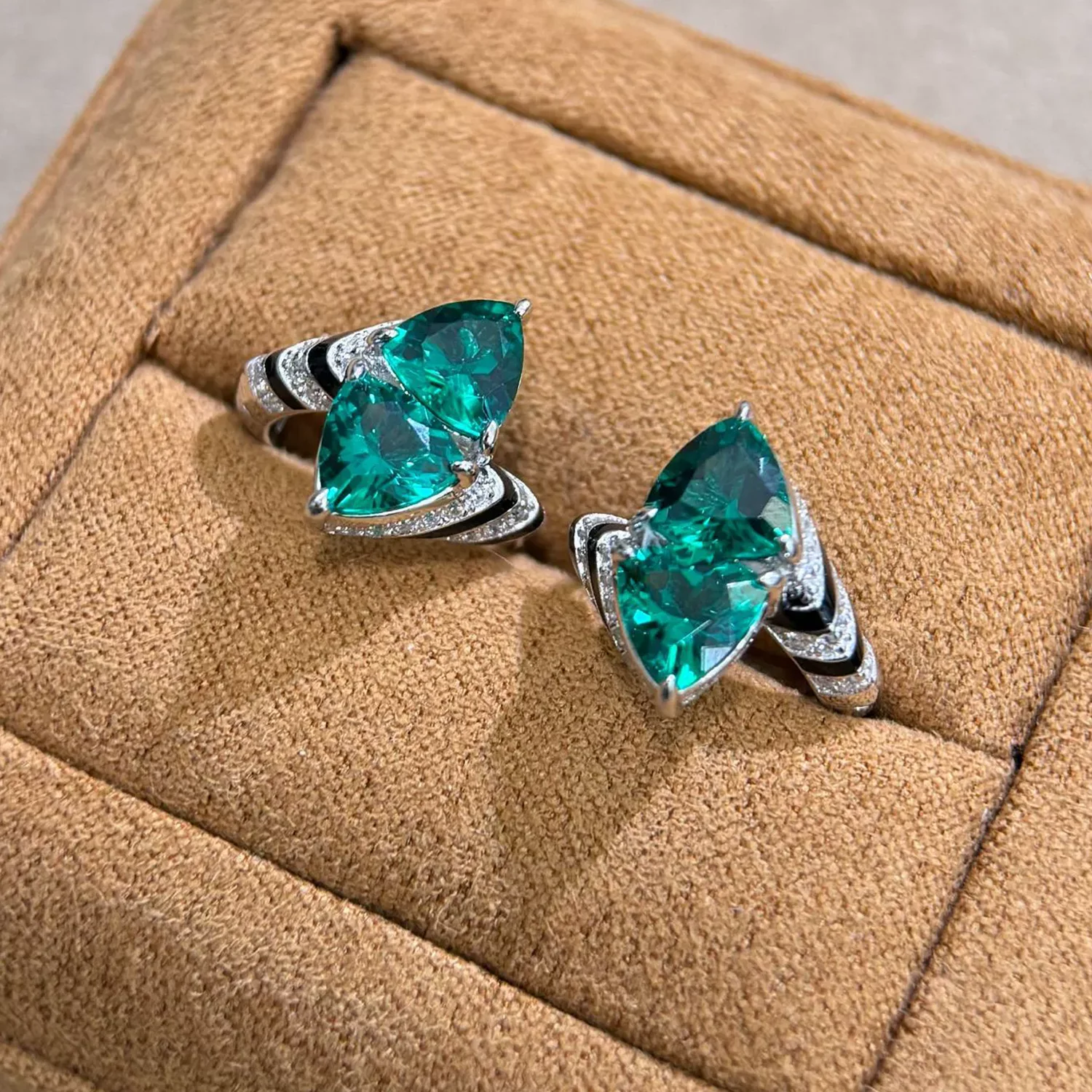 고급 더블 에메랄드 그린 삼각형 스톤 블랙 에나멜 레오파드 프린트 후프 귀걸이 실버 925 럭셔리 파인 주얼리 여성용