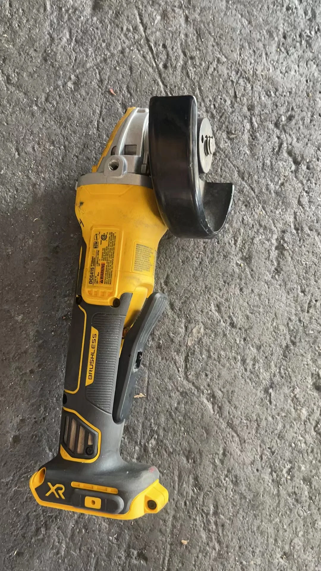 

DEWALT DCG415B 20 в 4-1/2 - 5 дюймов. Угловая шлифовальная машина с лопастным переключателем, отличная форма, без ручек, б/у