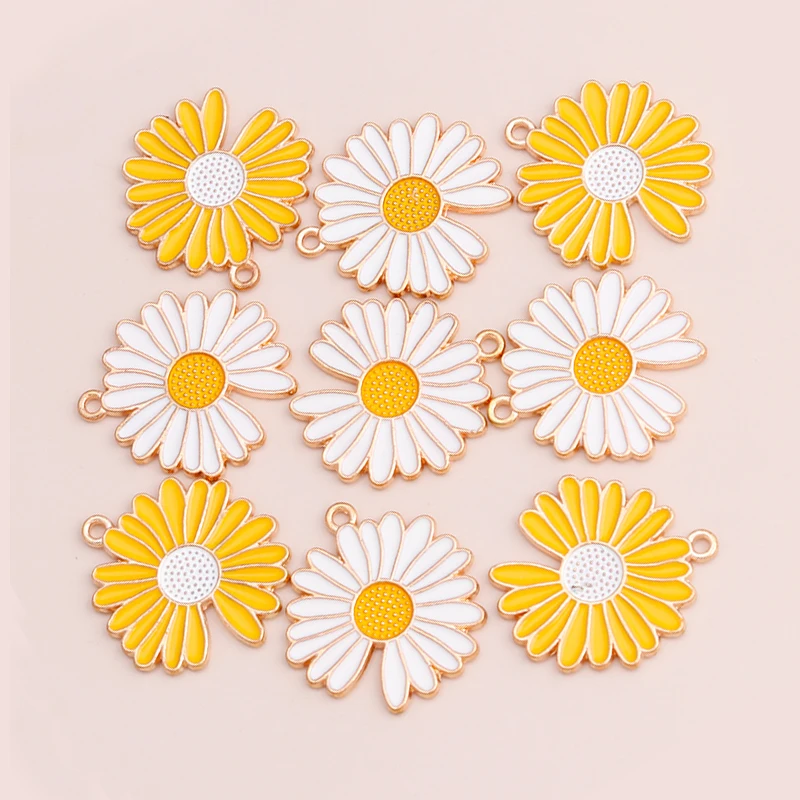 Leslie 10 Stück Emaille-Anhänger in Weiß und Gelb mit Gänseblümchen-Motiv für die Herstellung von Halsketten, Ohrringen, Armbändern, Charms, DIY-Schmuckzubehör – Detail 10