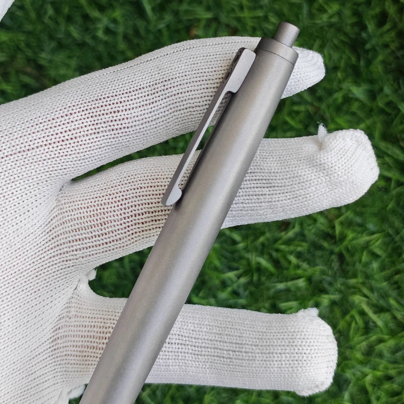 Nova caneta esferográfica com desconto escritório feito de metal liga de titânio prensado caneta esferográfica preta 0.5mm recarga pk layy 2000 aparência