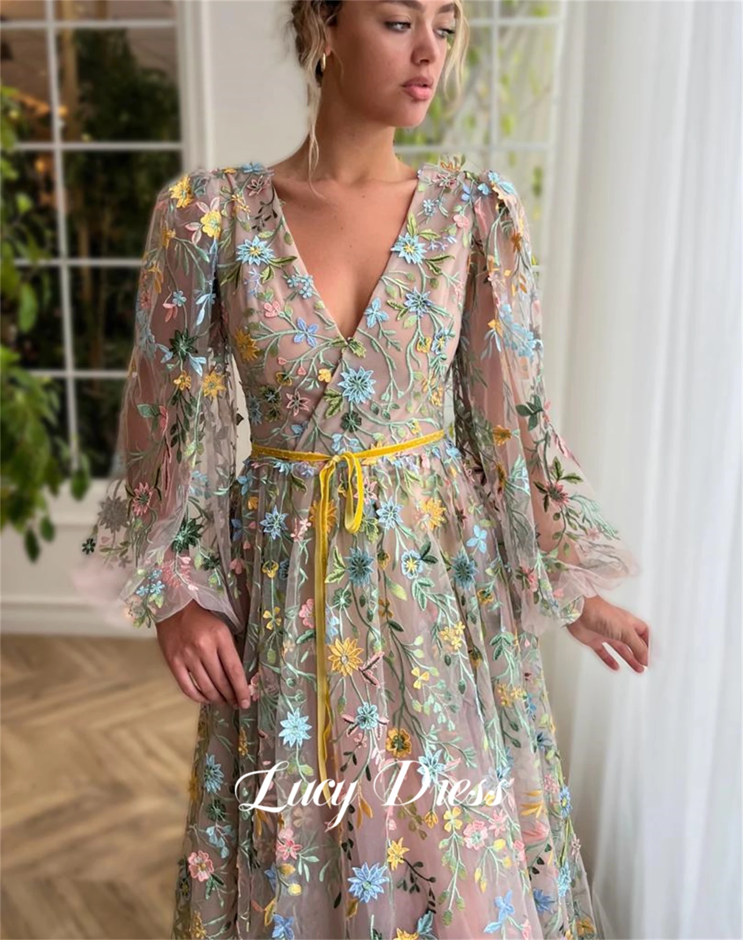 Lucy Embroidered Floral Fabric Evening Dress Line A Graduation Gown V-neck Wedding Party Ball Gowns Happy Sharon Dresses 2024