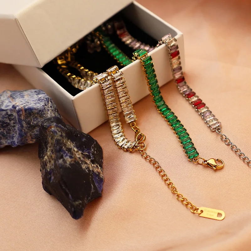 

The New Cold Wind Emerald Necklace Women's Versatile Niche High-end Titanium Steel Necklace Does Not Fade