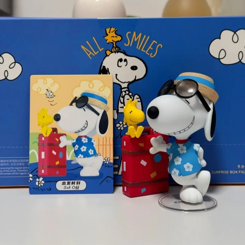 Scatola cieca originale Peanuts Anime Snoopy Travel Partner Series Kawaii Action Figure Desk Decor Ornament Giocattolo regalo da collezione