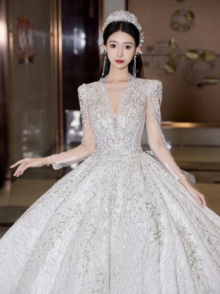 

A new style of textured tailing heavy main fabric dress