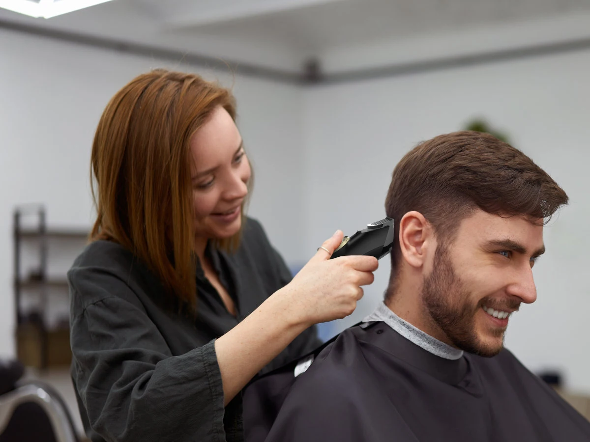 Aparador de cabelo elétrico sem fio para homens, profissional Hair Clippers, display LED recarregável, IPX7 máquina de corte impermeável