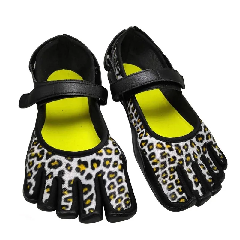 Breathable waders Ideal for indoor fitness and rock climbing Non-slip abrasion-resistant beach five-toe shoes