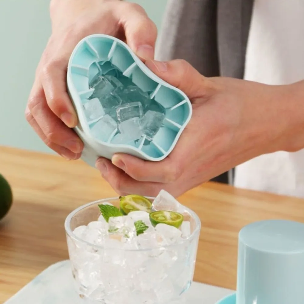 Portable Silicone Ice Cube Mold Soft Press-Type Ice Cube Tray Holds Up To 60 Cubes Easy-Release Ice Making Tools for Kitchen