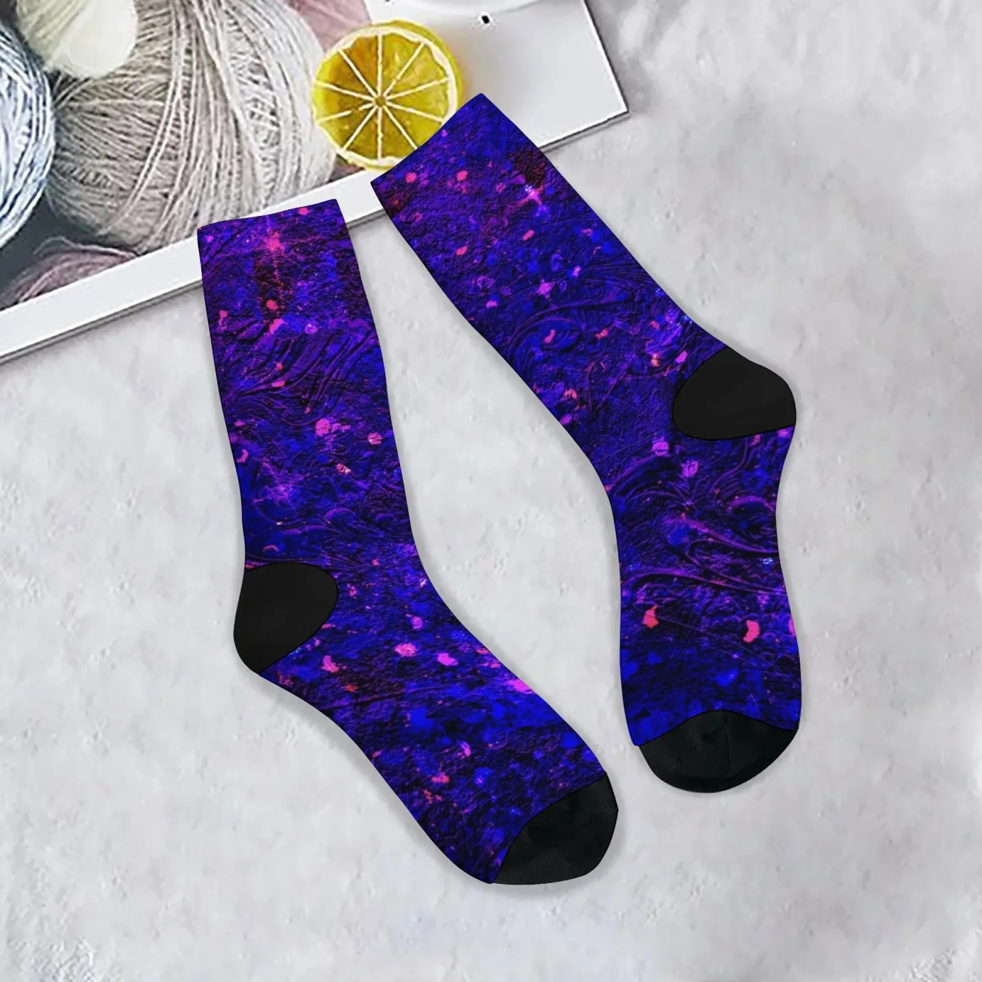 男性 女性 サイケデリックな抽象的な靴下 芸術的な紫ピンクのグラデーションデザイン アート愛好家やニッチスタイルファンのための快適な靴下