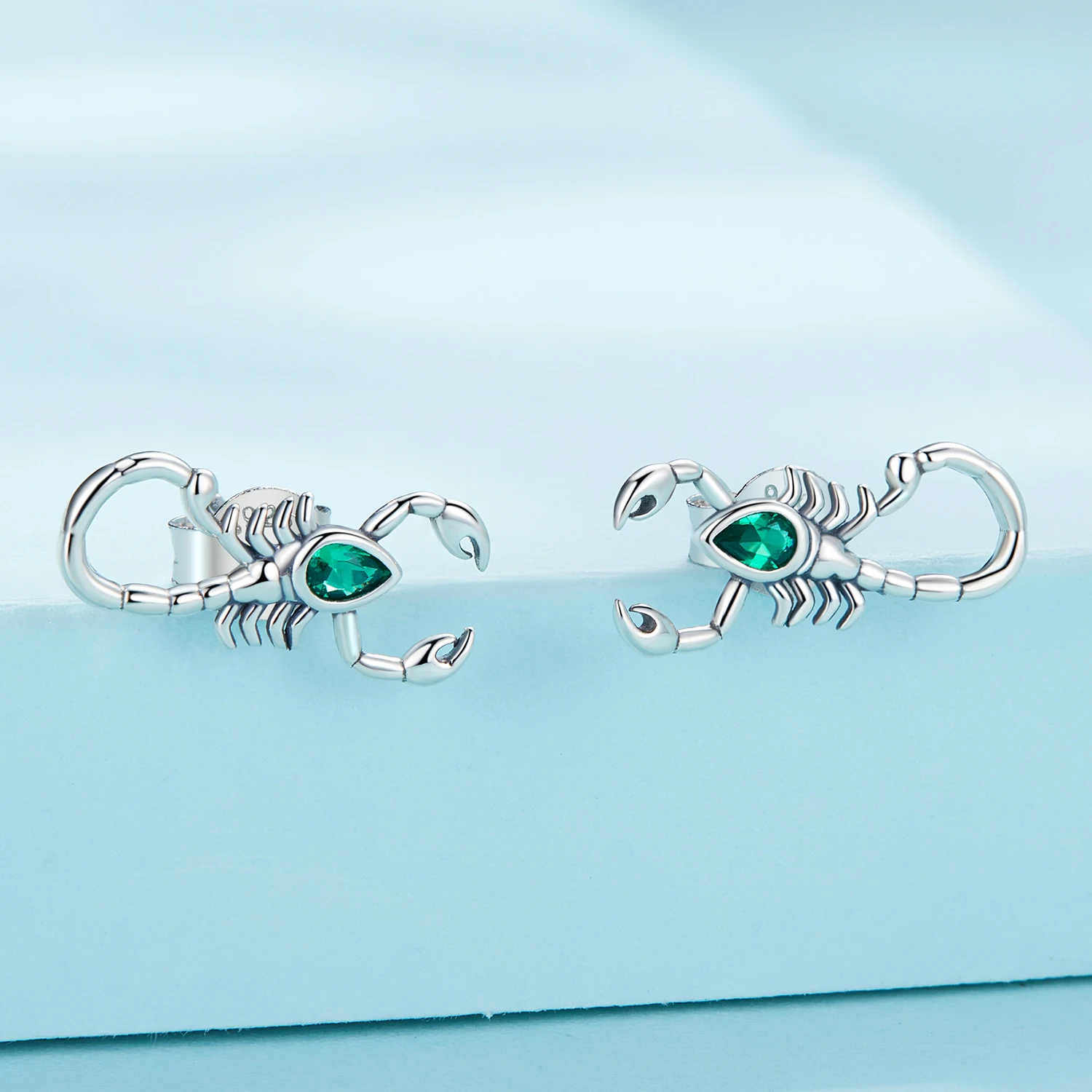 

Green Zircon Scorpion S925 Silver Stud Earring Dark Mysterious Personality Cubic Zirconia Earrings