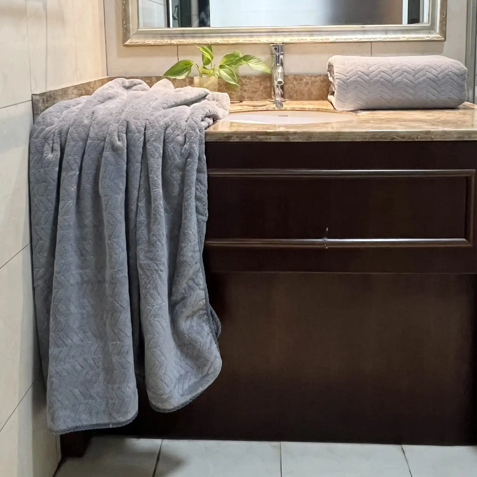Bath Towels for Bathroom, Bath Sheets, Plush, Extra Large, Super Soft, Highly Absorbent Microfiber, 27x55 Inch