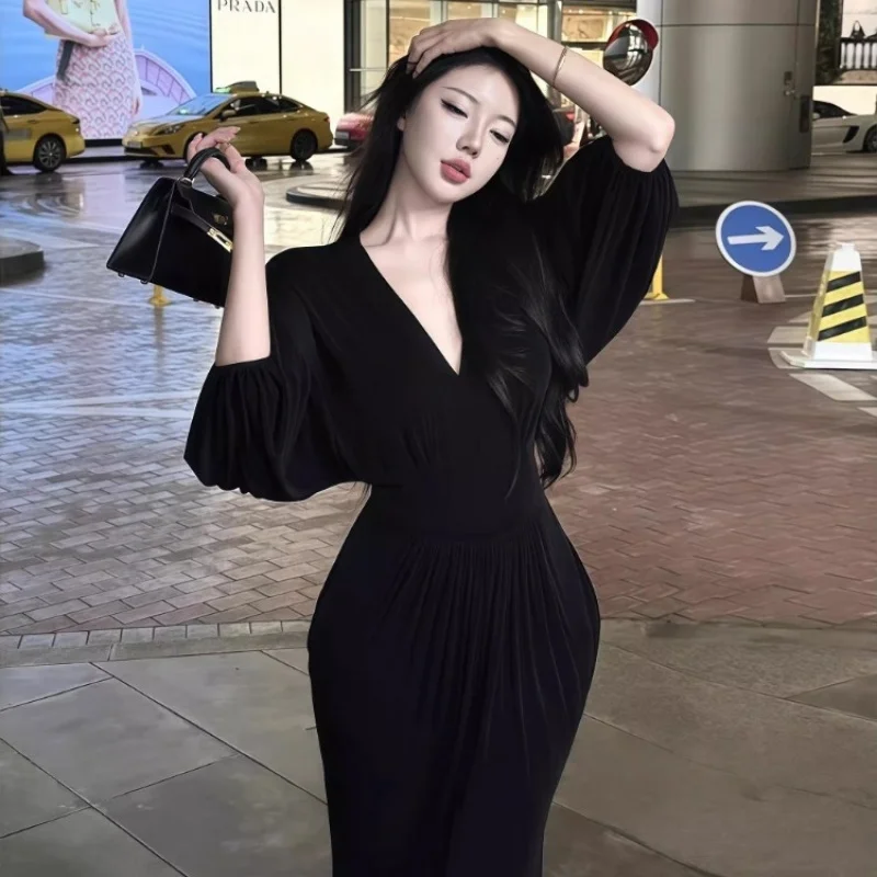 

Spring New Black ModelVWomen'S Long Dress With Batwing Sleeves, Waist-Cinching, Slit, And Elegant Bodycon Design