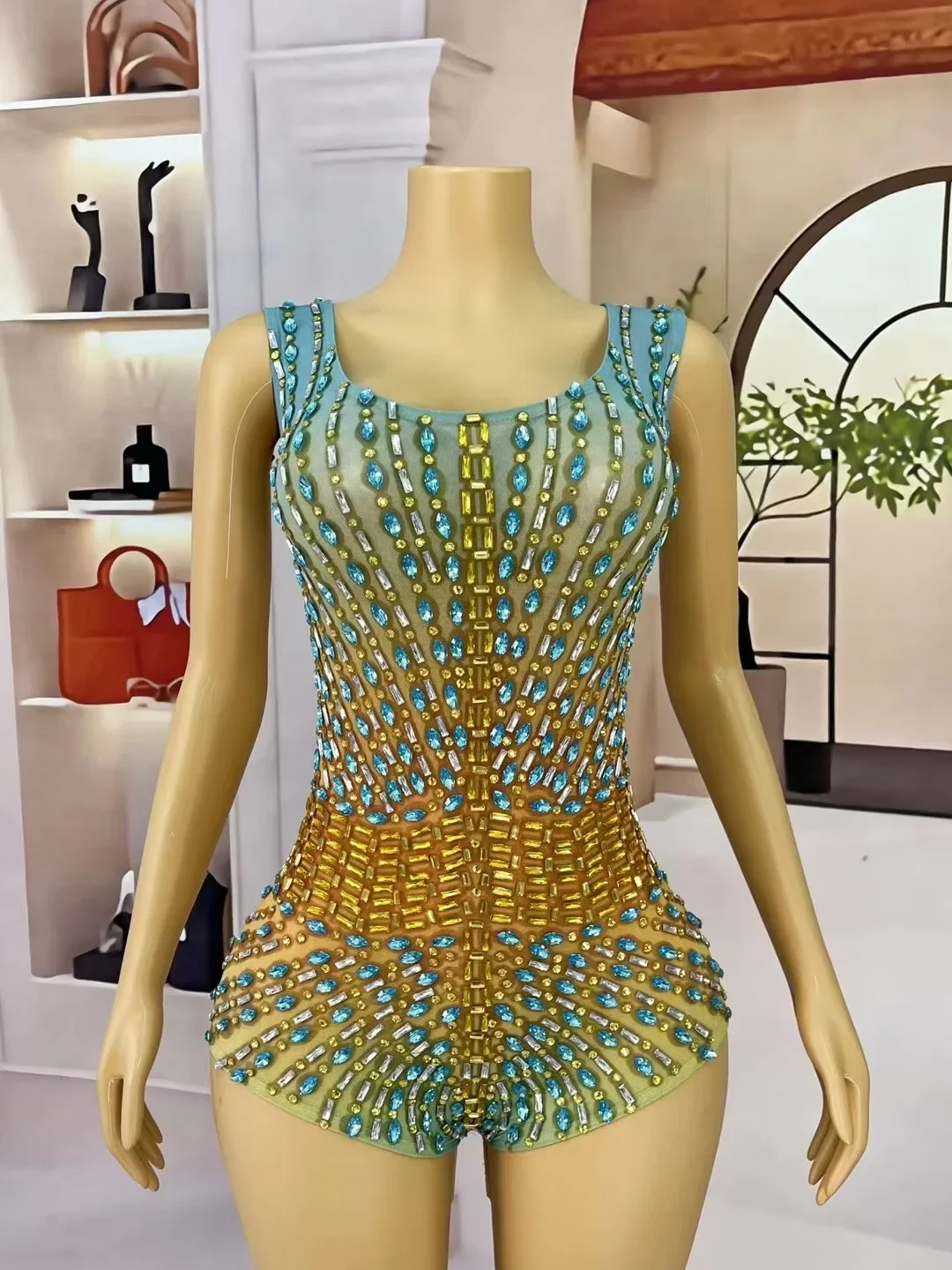 عيد ميلاد احتفال حزب الزي DS بار عرض ارتداء المغني راقصة أداء زي مشرقة الملونة الراين ارتداءها