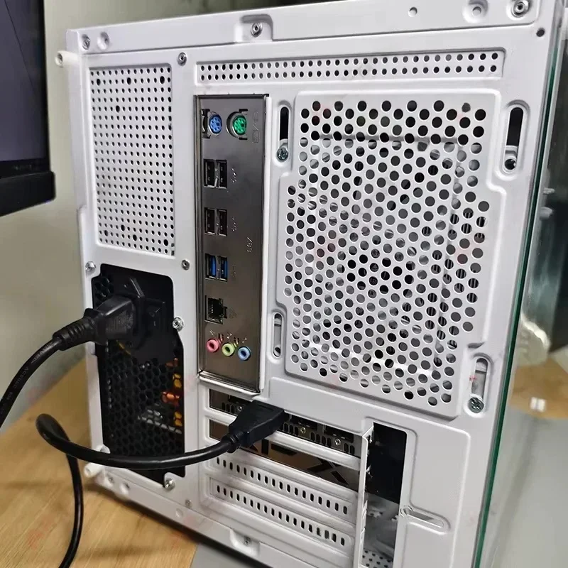 كمبيوتر مكتبي للألعاب، جهاز كمبيوتر ألعاب R5 1500X مع بطاقة رسومات Rx 580 رام 16 جيجا 256 جيجابايت Ssd كمبيوتر