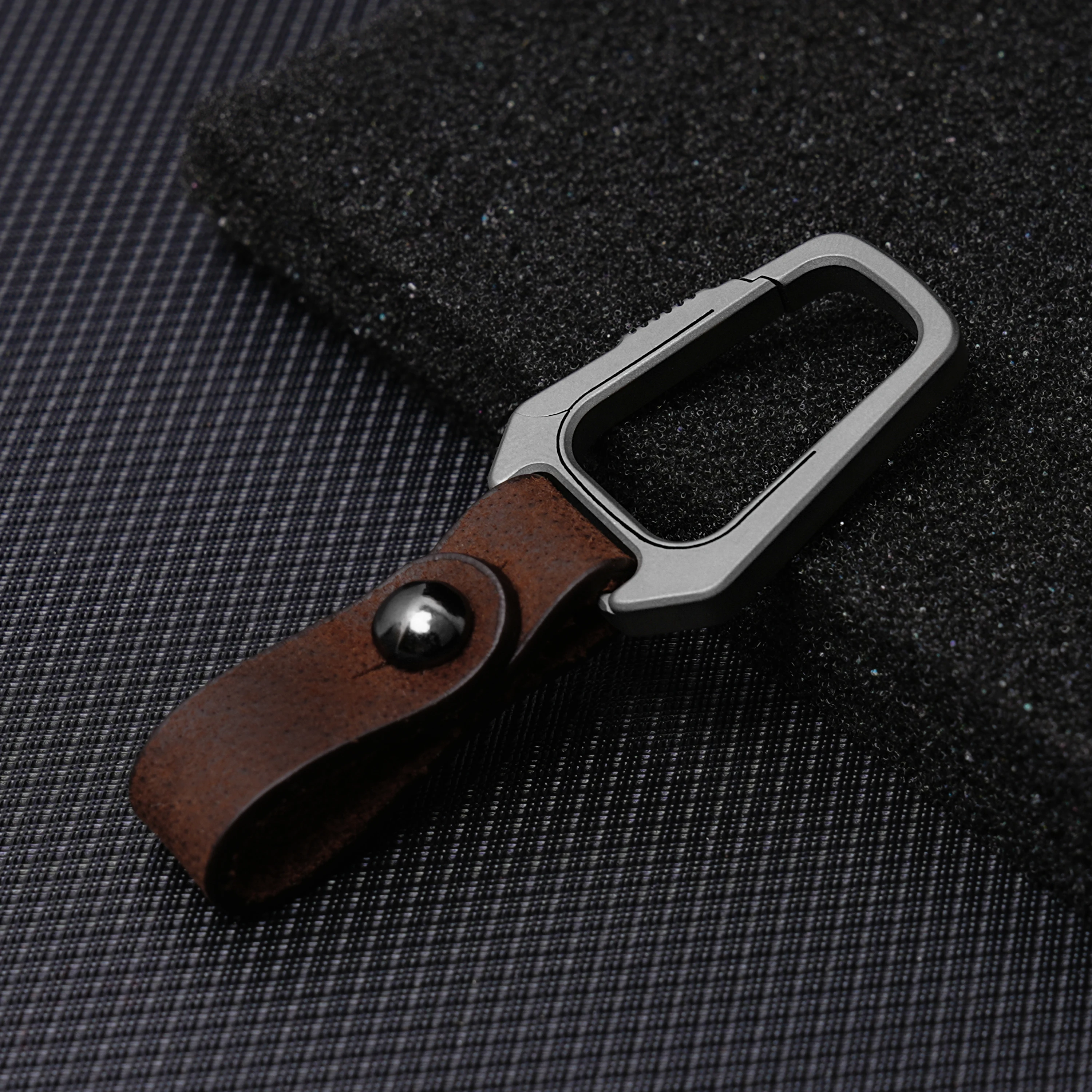 TIVIVA Mini Key Chain Mountaineering Buckle Connector Home Titanium Alloy Keychain Portable Outdoor EDC Tools