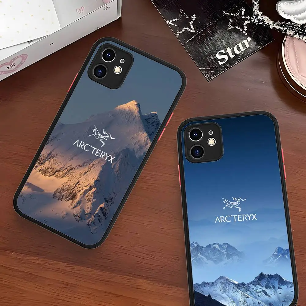クラシックアウトドアロゴ A-Arc T-Teryx iPhoneケース iPhone 16 Pro Max 15 14 13 12 11 XS MAX X Plus対応 キャンディーカラー マットTPU