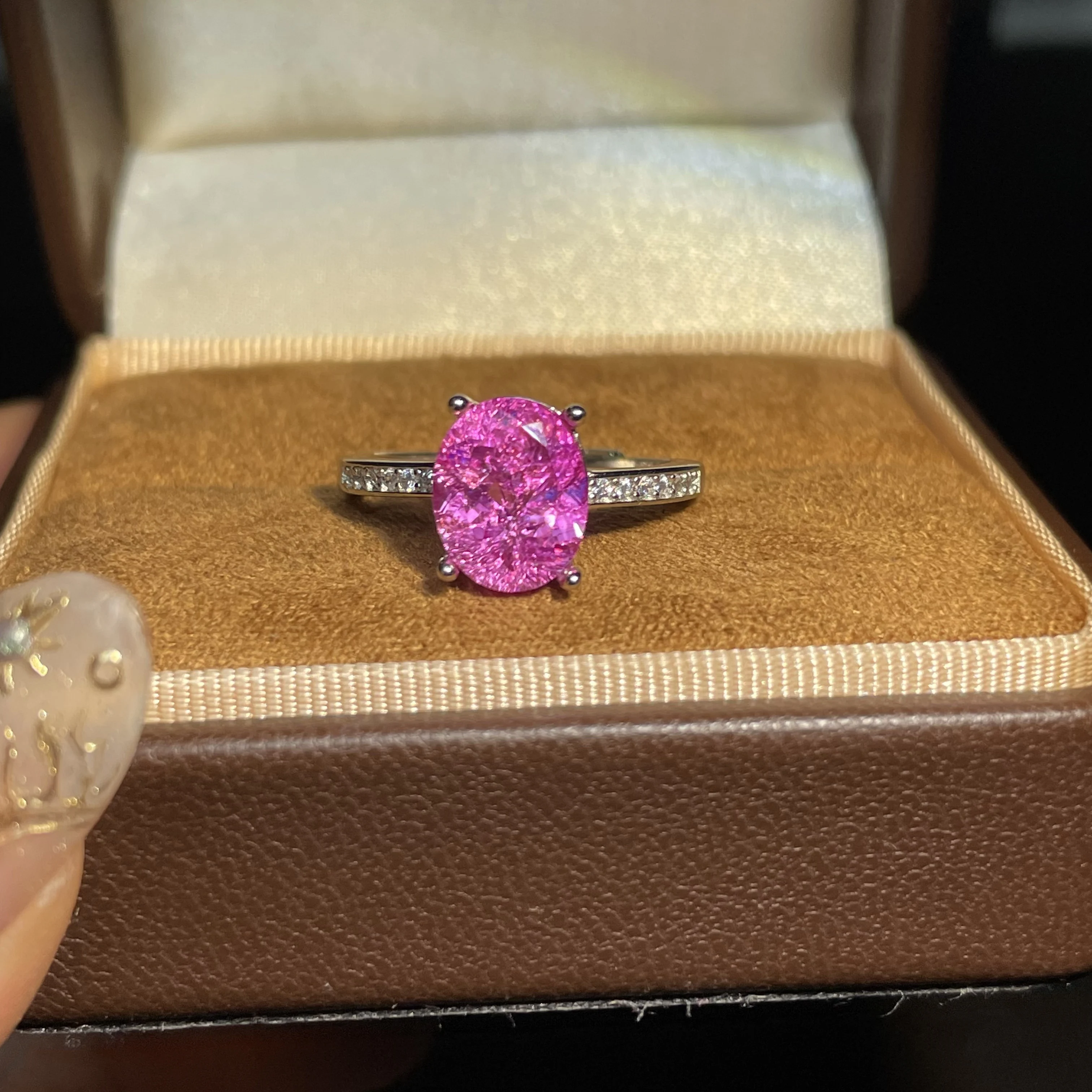 6Ct small-grain sapphire ring with row of diamonds. Simple and elegant design. Ideal gift for daily commuters. 8*10mm