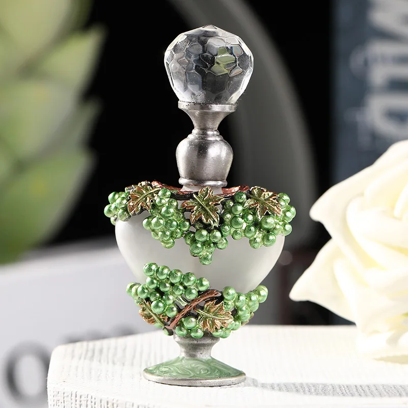 

5ml Vintage Grape Perfume Bottle Heart Shape Mini Empty Refillable Manual Painting Glass Refil Bottles Crafts Wedding Decoration