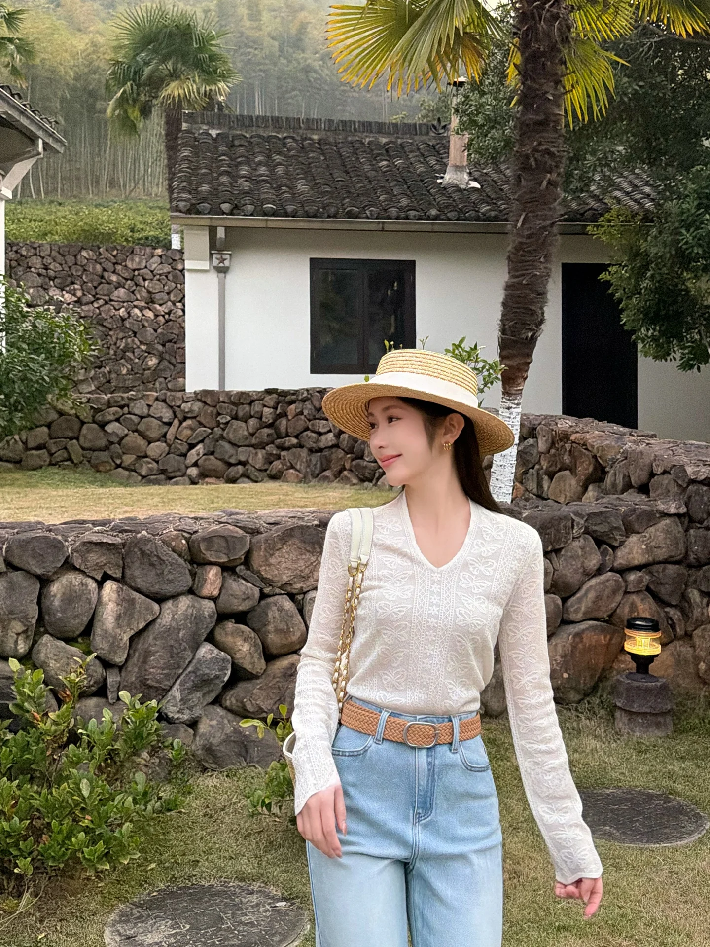 

Женский летний вязаный топ во французском стиле из шерсти с вышивкой, свободного кроя, с коротким рукавом и U-образным вырезом, из смесового полиэстера.