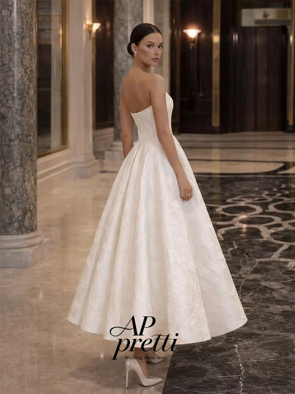AP pretti Luxurious Ivory Customized Strapless Jacquard Satin Wedding Dresses For Woman A-line Sleeveless Bridal Gown 2026