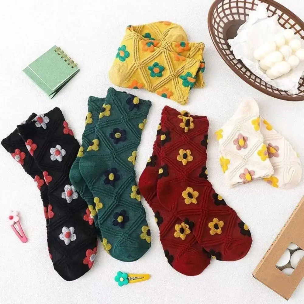

5Pairs Trendy Sweet Women Cotton Socks Embroidery Breathable Mid Tube Socks Girls Hosiery Floral Autumn Flower Socks for Girls