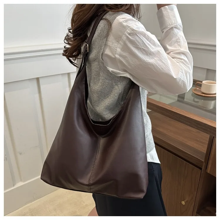 Large capacity commuting new winter popular 2025 solid color simple versatile fashion high sense texture casual single shoulder image 2