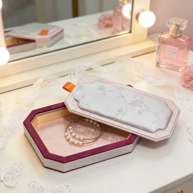 Palace Style Velvet Jewelry Box with Lid, Chinese New Year & Eid Gift for Women, Luxury Jade Display Tray for Ring Bracelet Neck