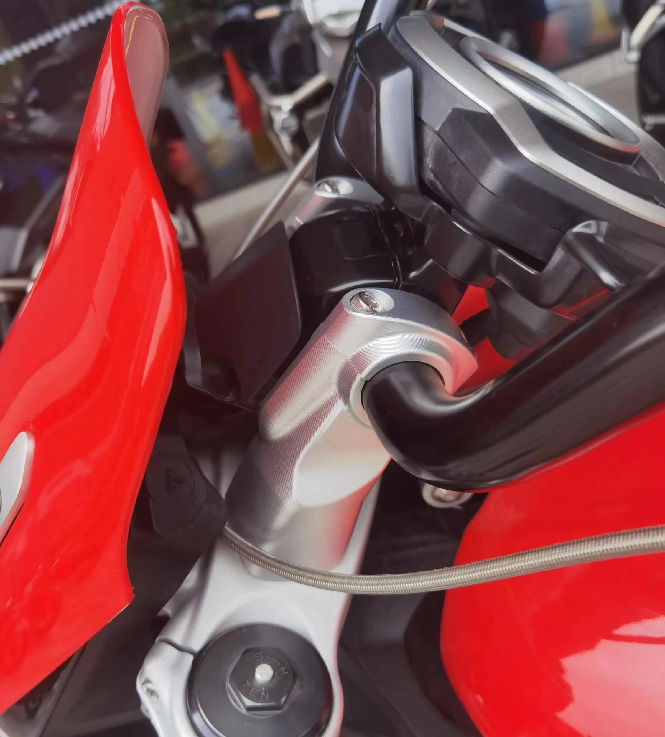 Motorcycle accessory Handlebar Clamp Spacer Handlebar lift LC 22mm For Triumph Rocket 3R Rocket 3GT2019-2024