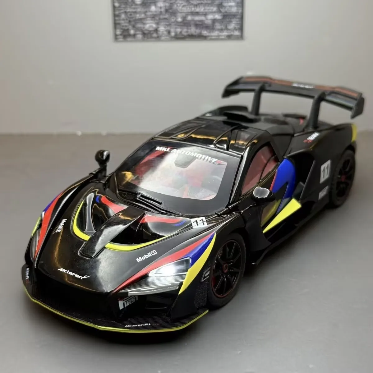 

1/24 Senna Alloy Track Sports Car Model Diecasts Metal Racing Vehicles Car Model High Simulation Sound Light Childrens Toys Gift