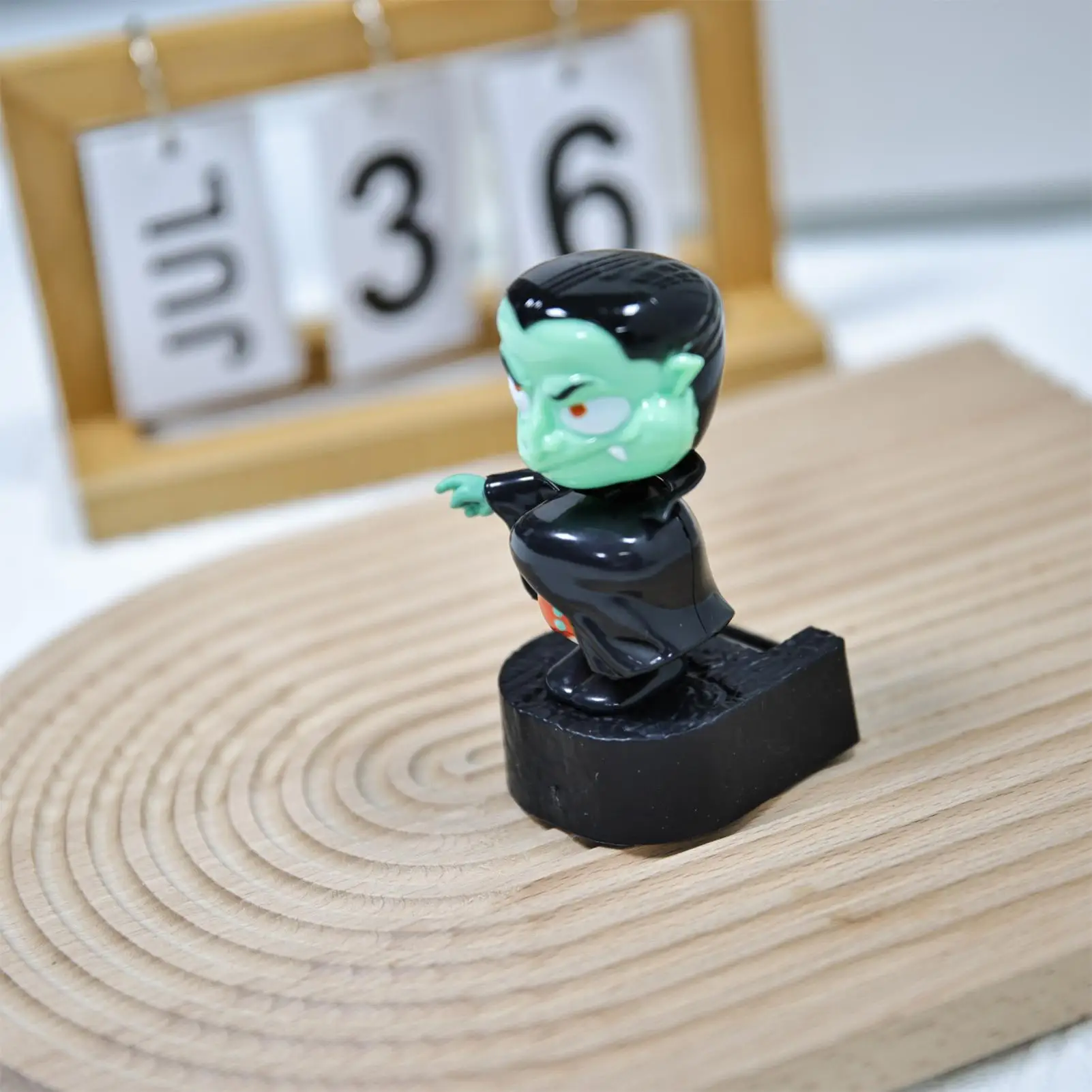 

2025 Auto Dashboard Figurines Doll Ornaments Vampire Figurine Dashboard Halloween Decorative Car Interior Accessories