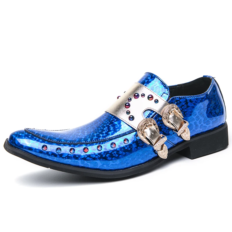 Luxury Brand moda uomo rivetti scarpe Punk Flats uomo fatto a mano Spiked Man Party scarpe da sposa mocassini morbidi