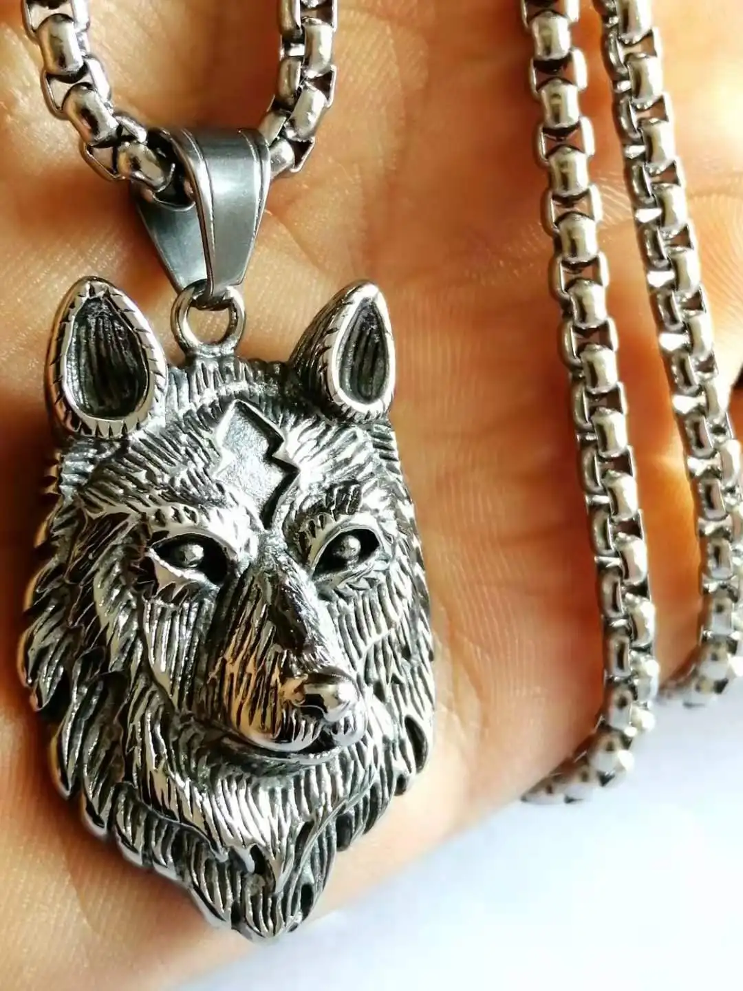 Creative Tibetan Silver Norse Viking Wolf Head Pendants for Necklace Jewelry Designer Charms DIY Handmade Making Findings