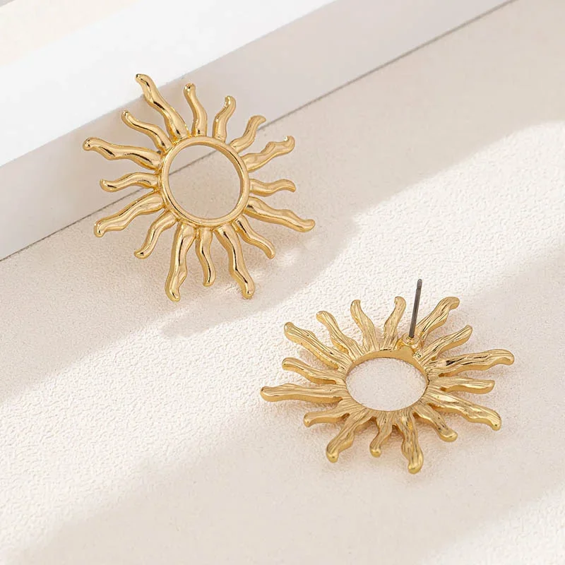 Retro Exaggerated Sunflower Gold Color Metal Earrings For Women Holiday Party Gift OL Fashion Jewelry Ear Accessories