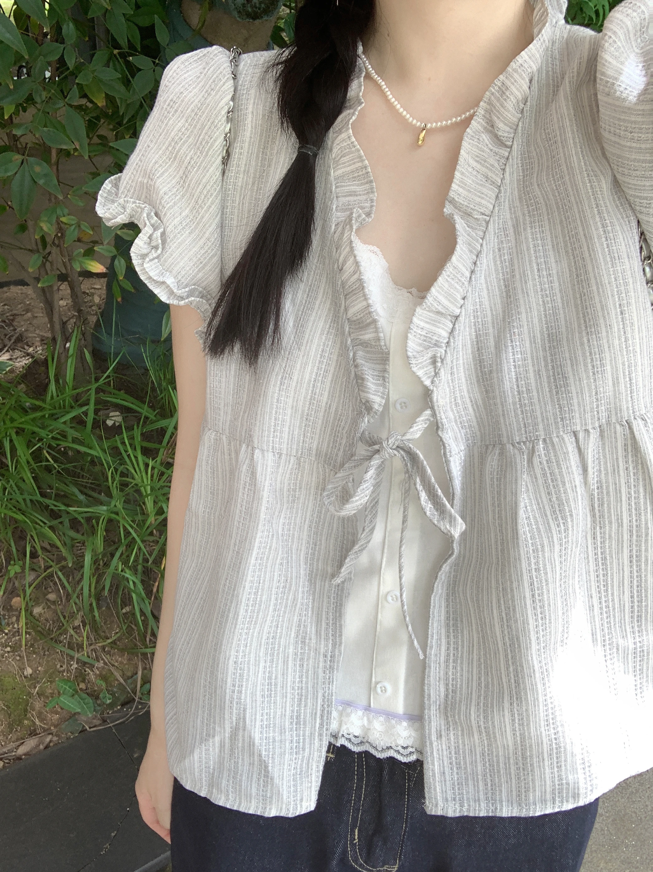 

Летняя корейская плиссированная блузка с V-образным вырезом и полосками, женская, с коротким рукавом, свободного кроя, с рукавами-фонариками, на пуговицах