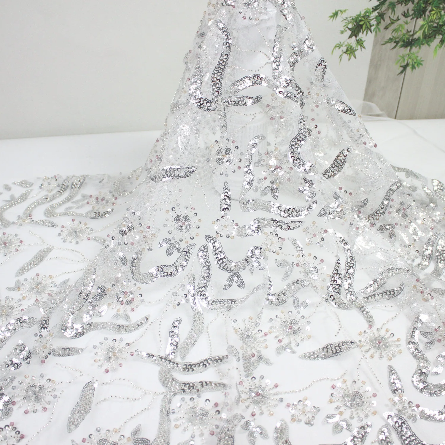 Tecido de designer de roupas com bordado de pérolas e forro de moda