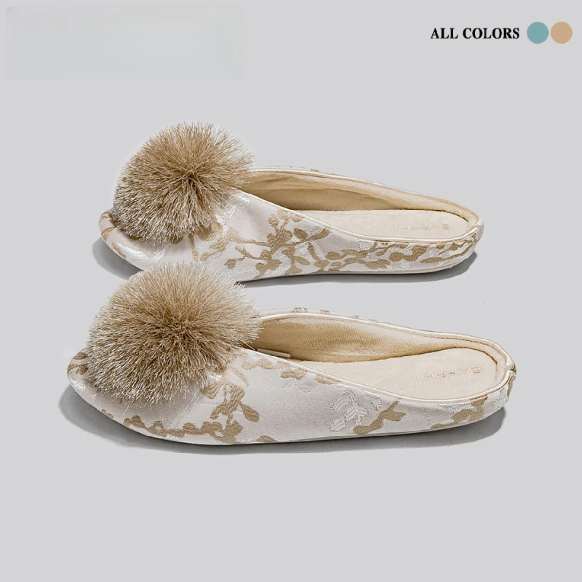 شباشب منزلية داخلية لتزيين كرة الشعر للسيدات على الطراز الوطني مطرزة غير قابلة للانزلاق من القطن الفاخر الصامت