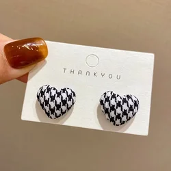 Grid Fabric Heart Stud Earrings for Women Black White Korean Simple Cute Earrings Wedding Party Fashion Jewelry Wholesale Gift