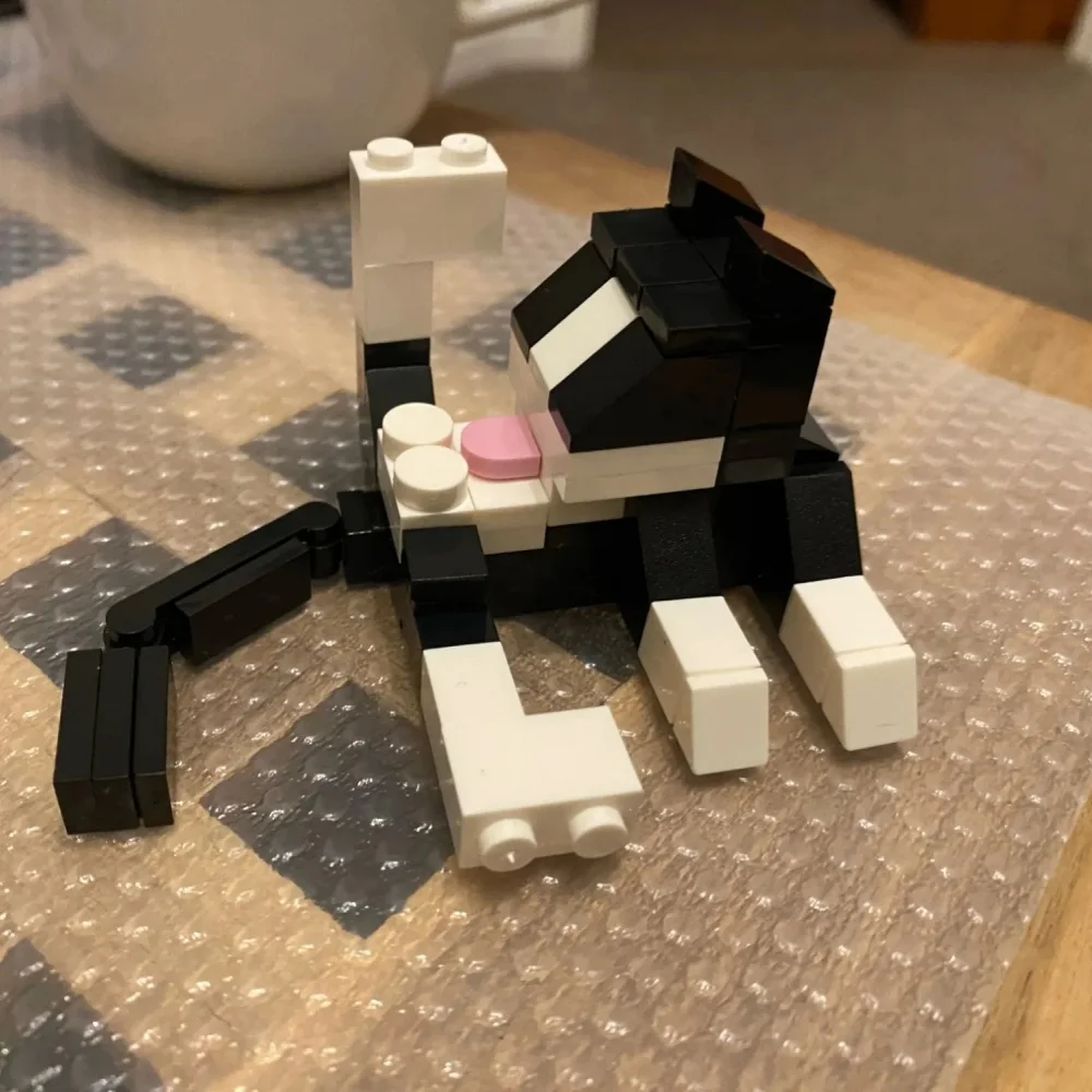 MOC Cat Lick Their Fur Bricks Cute Animal Cow Cats Compatible Figure Building Blocks Toys For Children Adult Friends Gift Medol